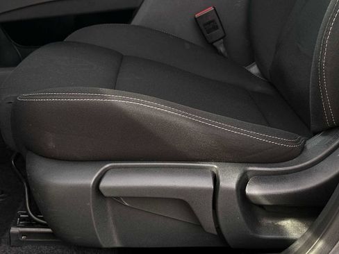 Used 2023 Nissan Rogue S image 14