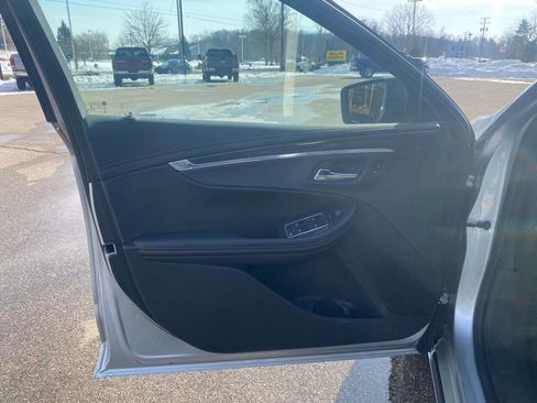 Used 2016 Chevrolet Impala LT w/ Convenience Package image 25