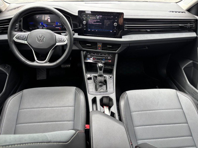 Used 2025 Volkswagen Jetta SE w/ Sunroof Package FWD image 16