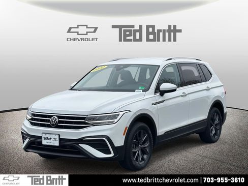 Used 2022 Volkswagen Tiguan SE image 1