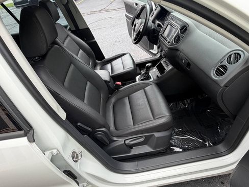 Used 2017 Volkswagen Tiguan S FWD image 25