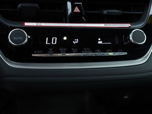 Used 2025 Toyota Corolla SE image 9