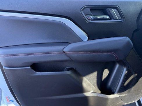 Used 2025 Chevrolet Colorado Z71 w/ Z71 Convenience Package 2 image 16