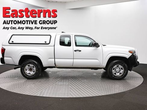 Used 2018 Toyota Tacoma SR RWD image 4