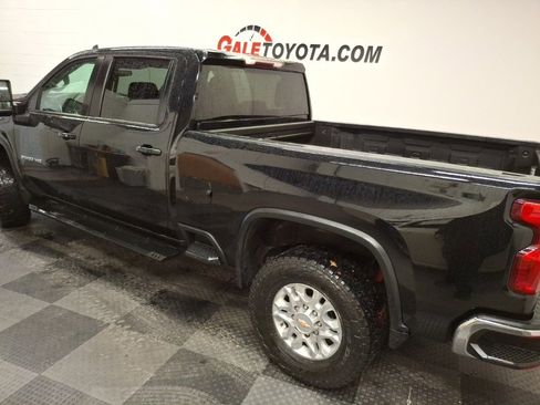 Used 2021 Chevrolet Silverado 2500 LT w/ Convenience Package image 8