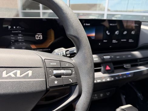 Used 2025 Kia K4 FWD image 28