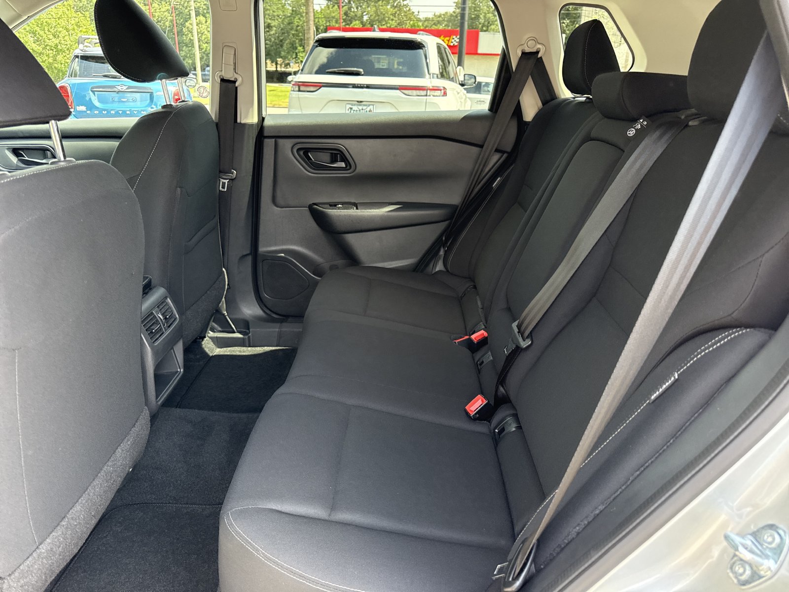 Used 2025 Nissan Rogue S FWD image 10