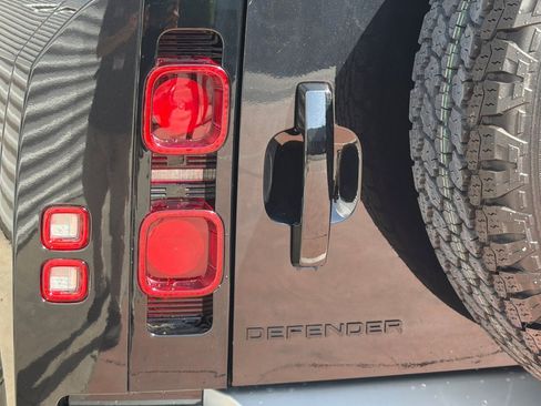 Certified 2024 Land Rover Defender 110 SE AWD/4WD image 29