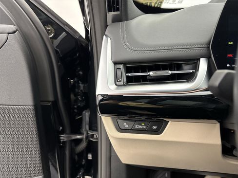 Used 2025 BMW X1 xDrive28i w/ Premium Package image 31