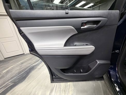 Used 2021 Toyota Highlander XLE image 52