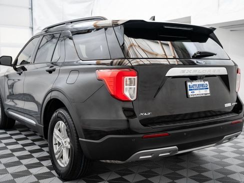 Used 2022 Ford Explorer XLT w/ Equipment Group 202A AWD/4WD image 6