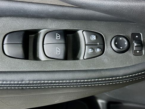 Used 2024 Nissan Murano SV w/ SV Midnight Edition Package image 17