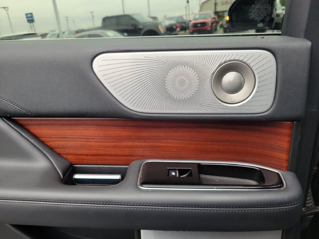 Certified 2023 Lincoln Navigator Reserve AWD/4WD image 15