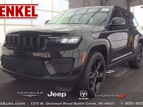 Used 2024 Jeep Grand Cherokee Altitude AWD/4WD image 1