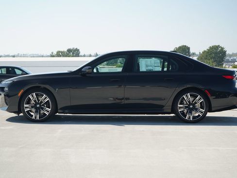 New 2026 BMW 740i w/ Premium Package image 4