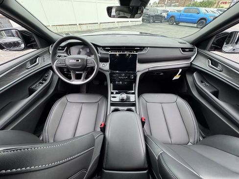 New 2025 Jeep Grand Cherokee L Limited w/ Black Appearance Package image 23