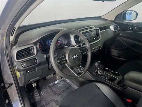 Used 2017 Kia Sorento LX image 10