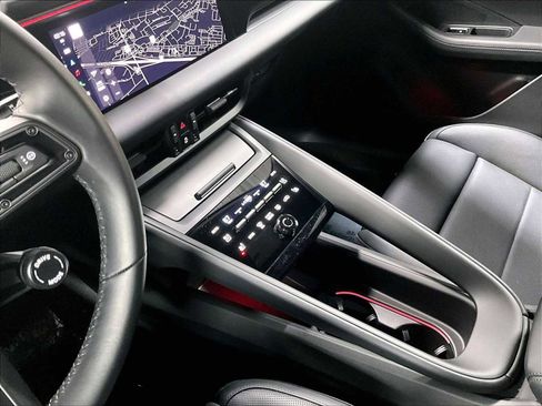 Used 2025 Porsche Macan 4 Electric image 20