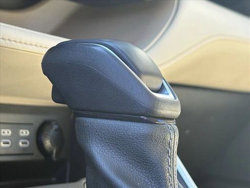 Used 2023 Toyota Highlander XLE image 5