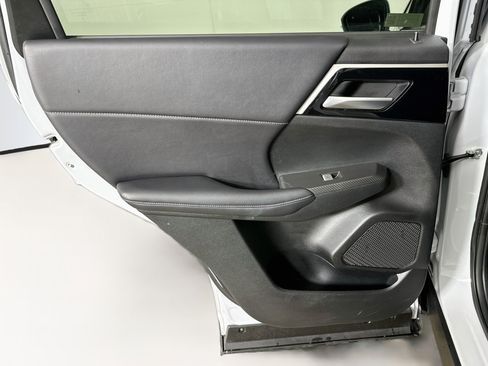 Used 2024 Mitsubishi Outlander SE FWD image 26