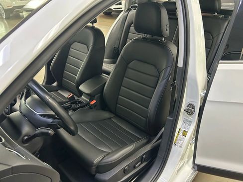 Used 2017 Volkswagen Golf Alltrack S image 9