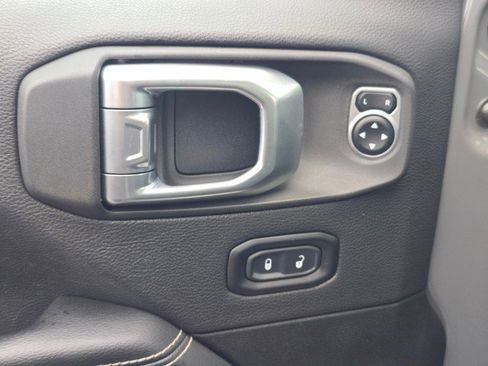 Certified 2020 Jeep Wrangler Unlimited Sahara AWD/4WD image 26