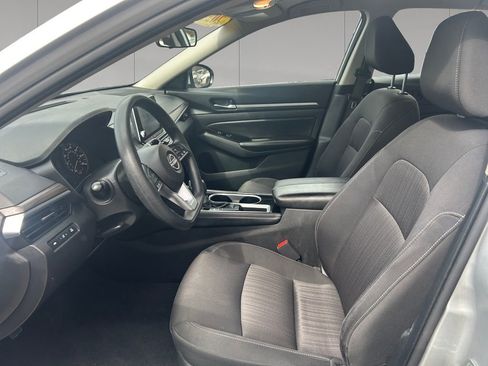 Used 2023 Nissan Altima 2.5 SV FWD image 10