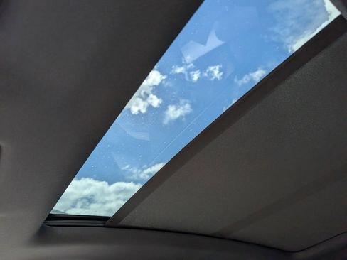 Certified 2025 Porsche Macan Electric image 20