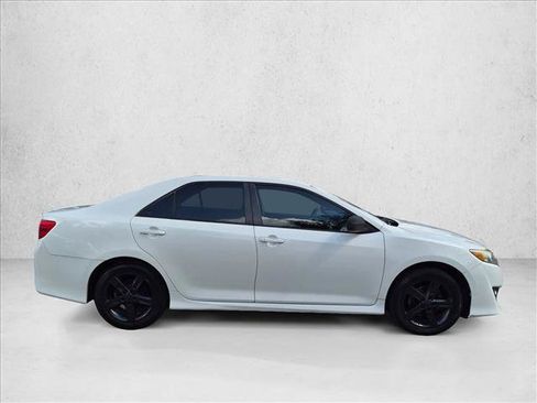 Used 2014 Toyota Camry SE FWD image 4