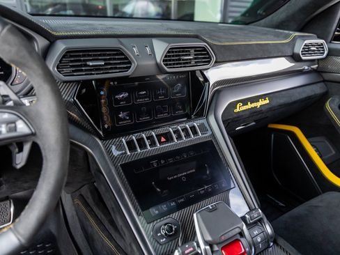 Used 2024 Lamborghini Urus Performante image 35