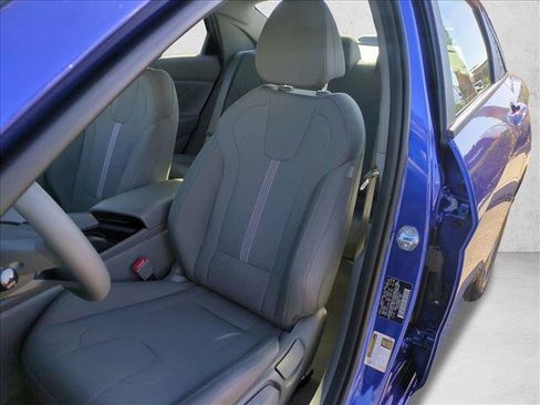 Certified 2025 Hyundai Elantra SE image 15
