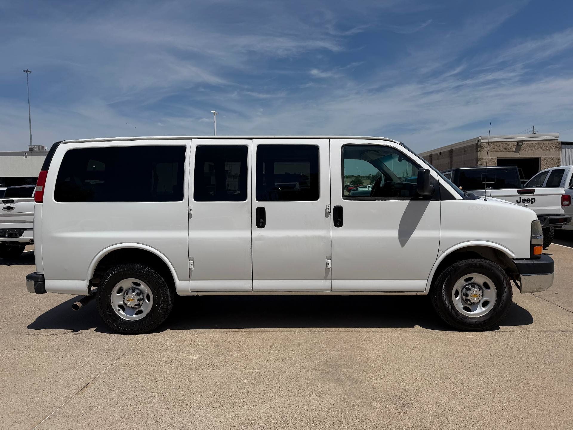 Used 2015 Chevrolet Express 2500 LT w/ LT Preferred Equipment Group RWD image 4