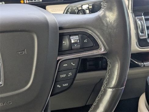 Used 2018 Lincoln Navigator Select image 28