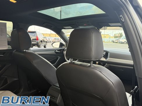 Used 2020 Volkswagen Jetta R-Line image 24