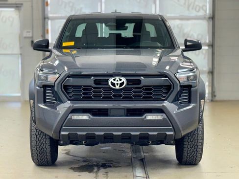 Used 2025 Toyota Tacoma TRD Off-Road AWD/4WD image 2