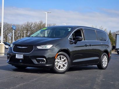 Used 2023 Chrysler Pacifica Touring-L