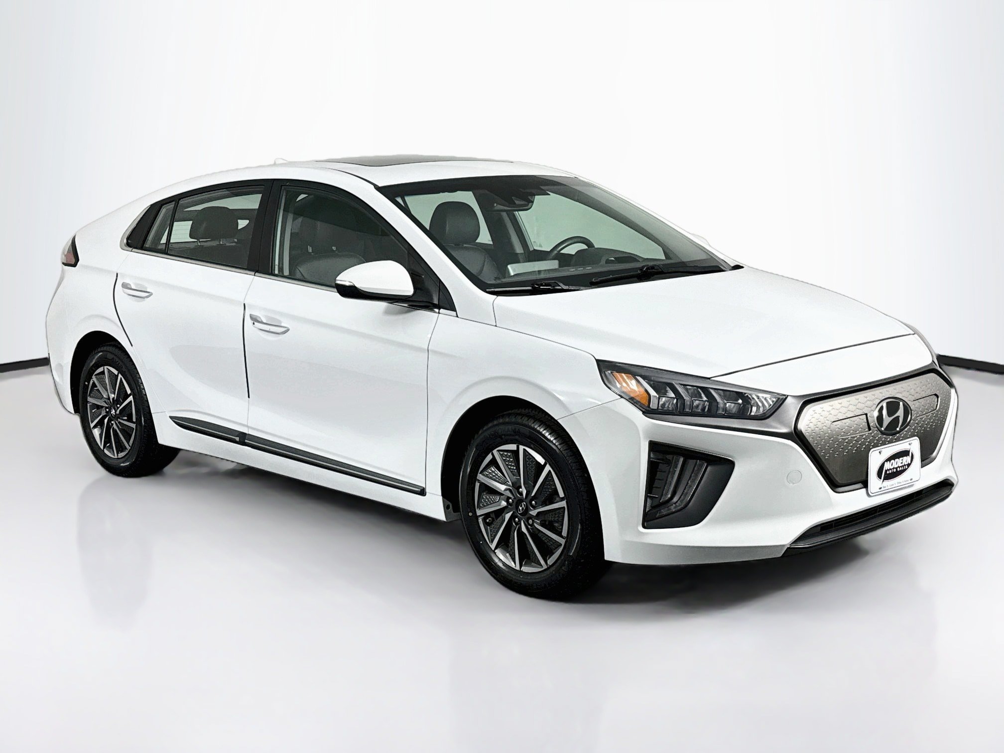 Used 2021 Hyundai Ioniq Limited FWD image 2