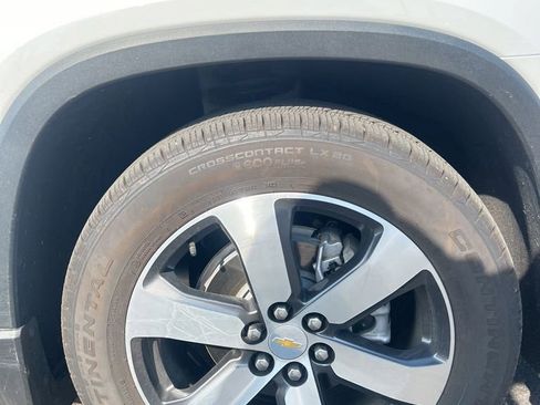 Certified 2023 Chevrolet Traverse LT w/ LT Premium Package AWD/4WD image 17