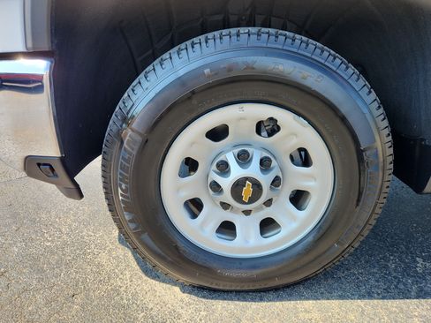 Used 2025 Chevrolet Silverado 2500 W/T AWD/4WD image 38