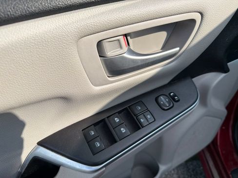 Used 2017 Toyota Camry SE FWD image 14