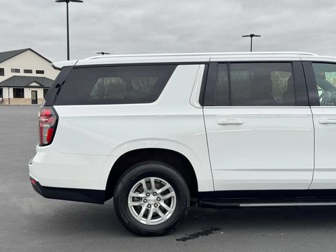 Used 2023 Chevrolet Suburban LT image 5