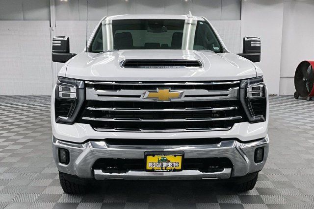 Used 2024 Chevrolet Silverado 2500 LTZ AWD/4WD image 4