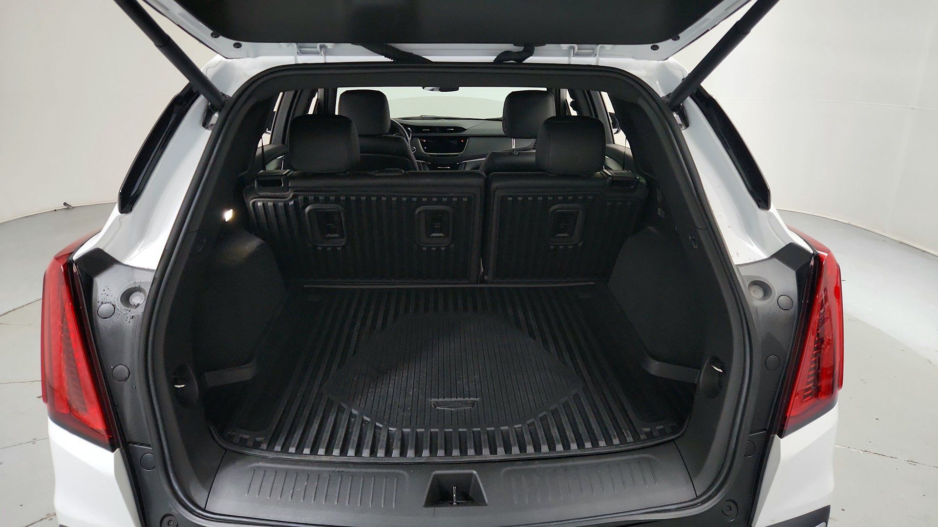 Certified 2024 Cadillac XT5 Luxury w/ LPO, Floor Liner Package AWD/4WD image 25