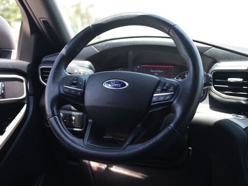 Used 2020 Ford Explorer XLT w/ Equipment Group 202A AWD/4WD image 7