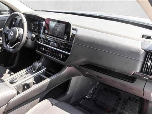Used 2022 Nissan Pathfinder SV AWD/4WD image 29