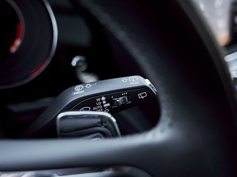 Used 2022 Bentley Bentayga image 58