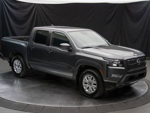 Used 2024 Nissan Frontier SV w/ SV Convenience Package image 2