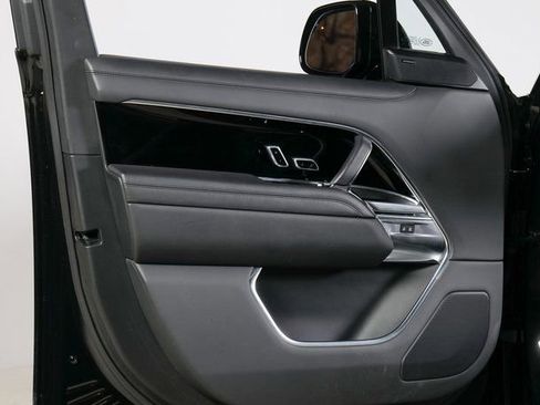 Used 2023 Land Rover Range Rover Long Wheelbase SE image 27