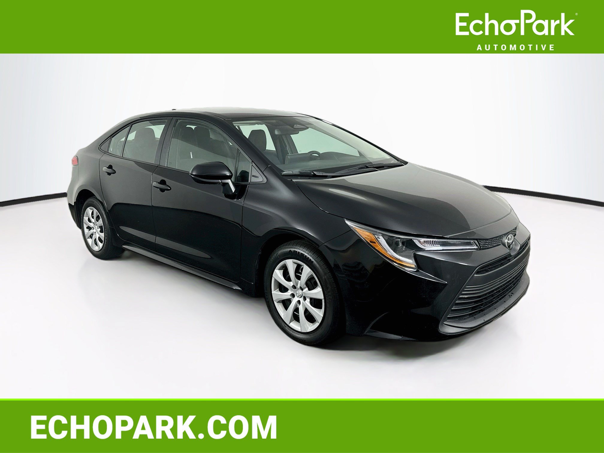 Used 2025 Toyota Corolla LE FWD image 1