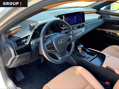 Used 2025 Lexus ES 300h w/ Premium Package FWD image 18